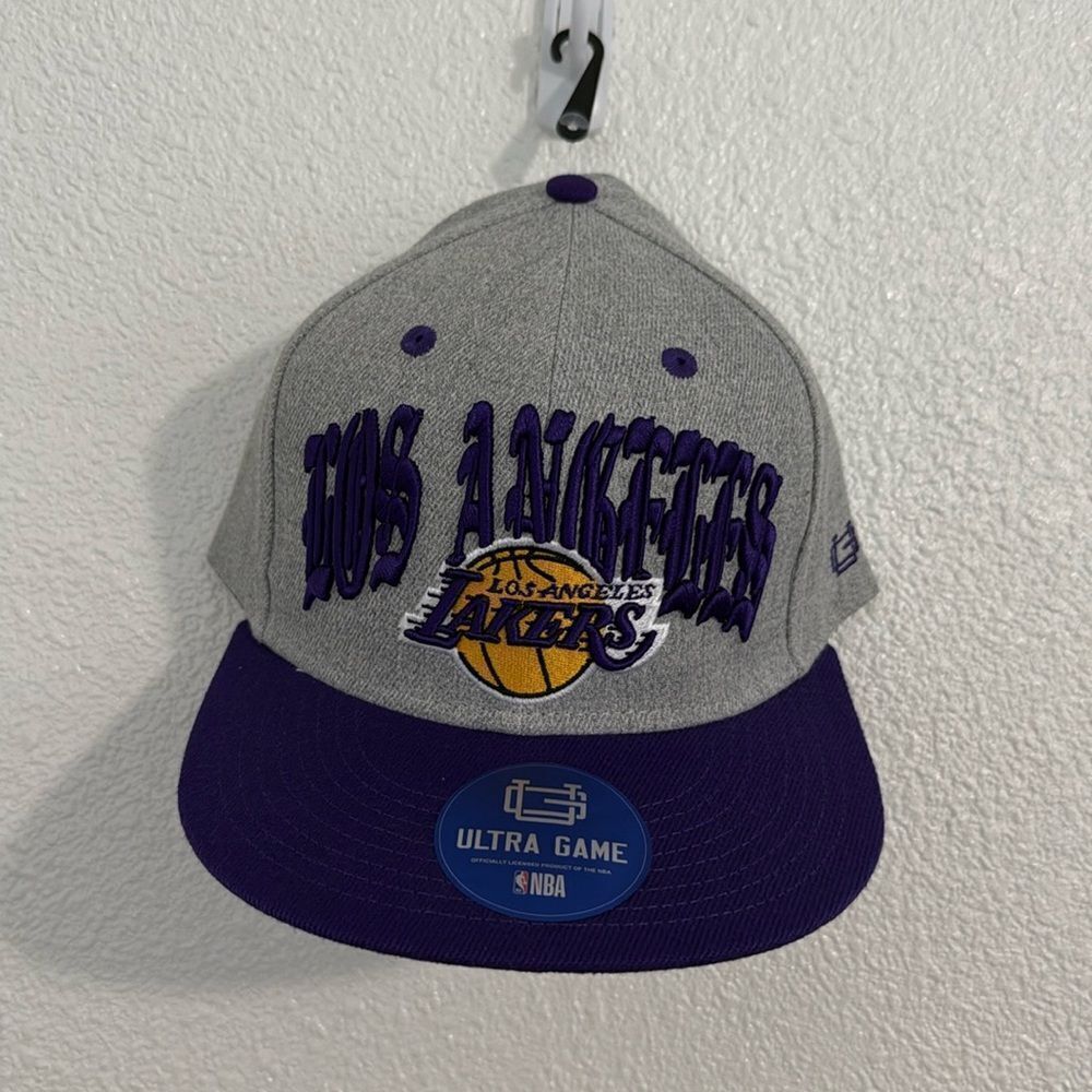 NWT- Los Angeles Lakers- Heathered grey twill snap back hat